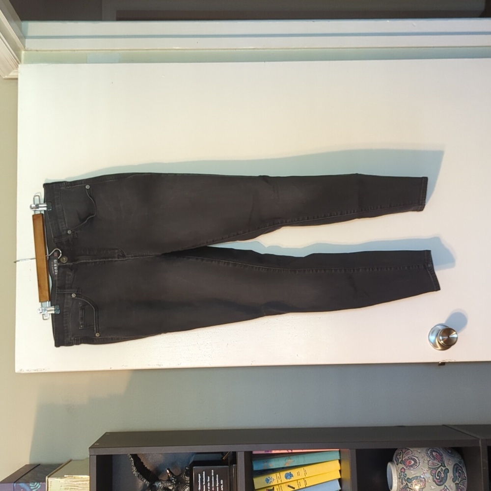 Torrid vintage wash black sky high skinny jeans size 14R